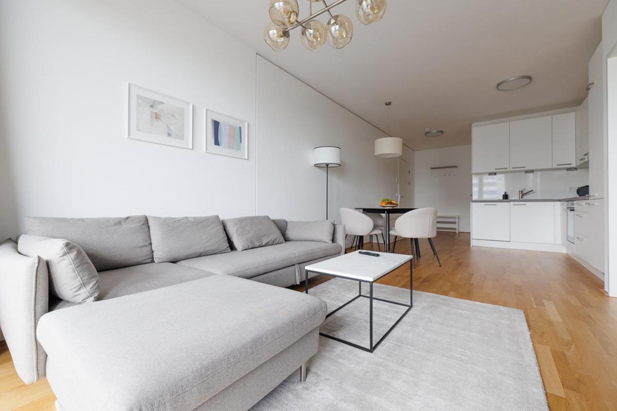 Lovely Apartment In Marina Tower - 10Min To City Center Wina Bagian luar foto