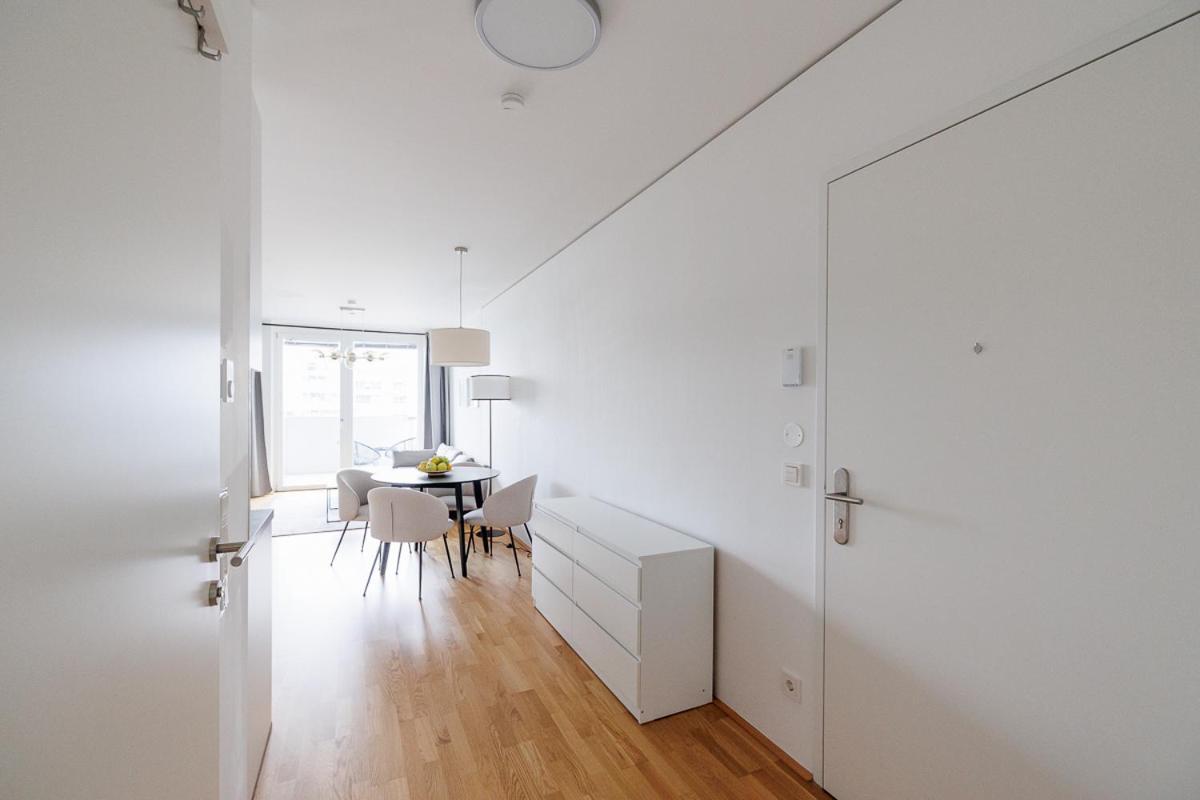 Lovely Apartment In Marina Tower - 10Min To City Center Wina Bagian luar foto