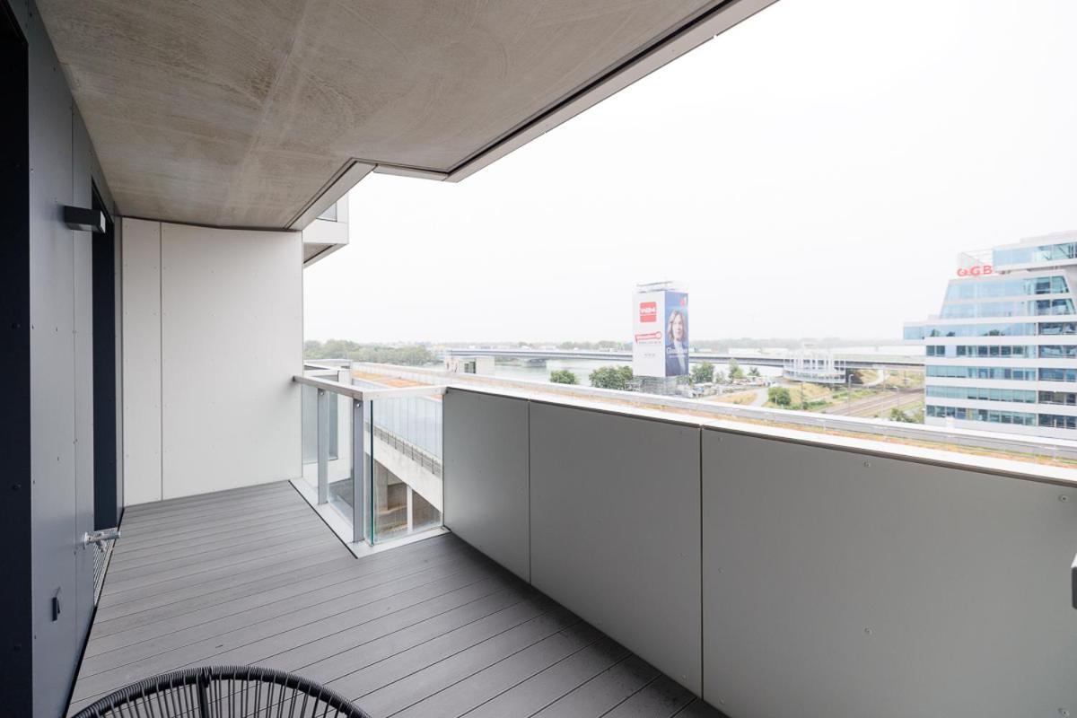 Lovely Apartment In Marina Tower - 10Min To City Center Wina Bagian luar foto