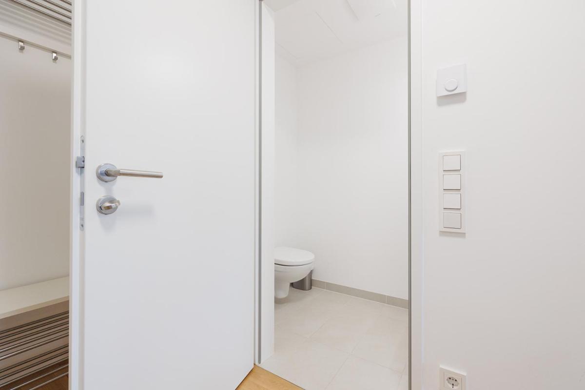 Lovely Apartment In Marina Tower - 10Min To City Center Wina Bagian luar foto