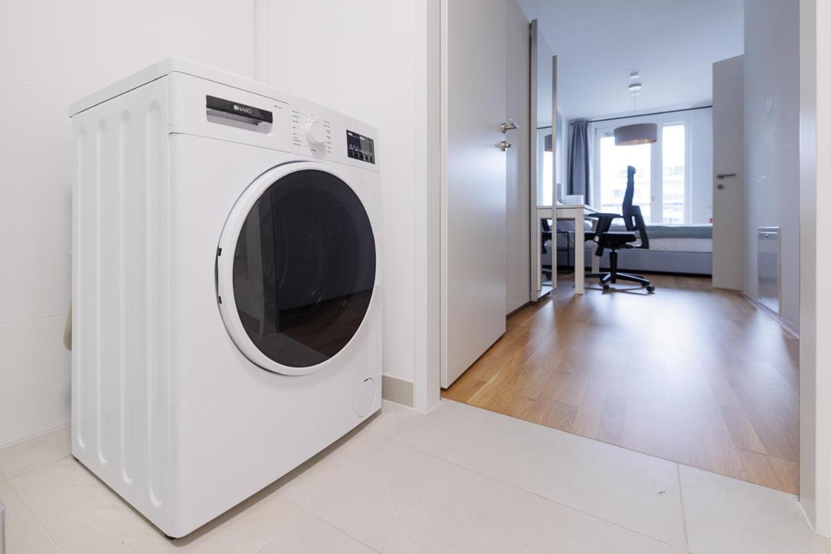 Lovely Apartment In Marina Tower - 10Min To City Center Wina Bagian luar foto
