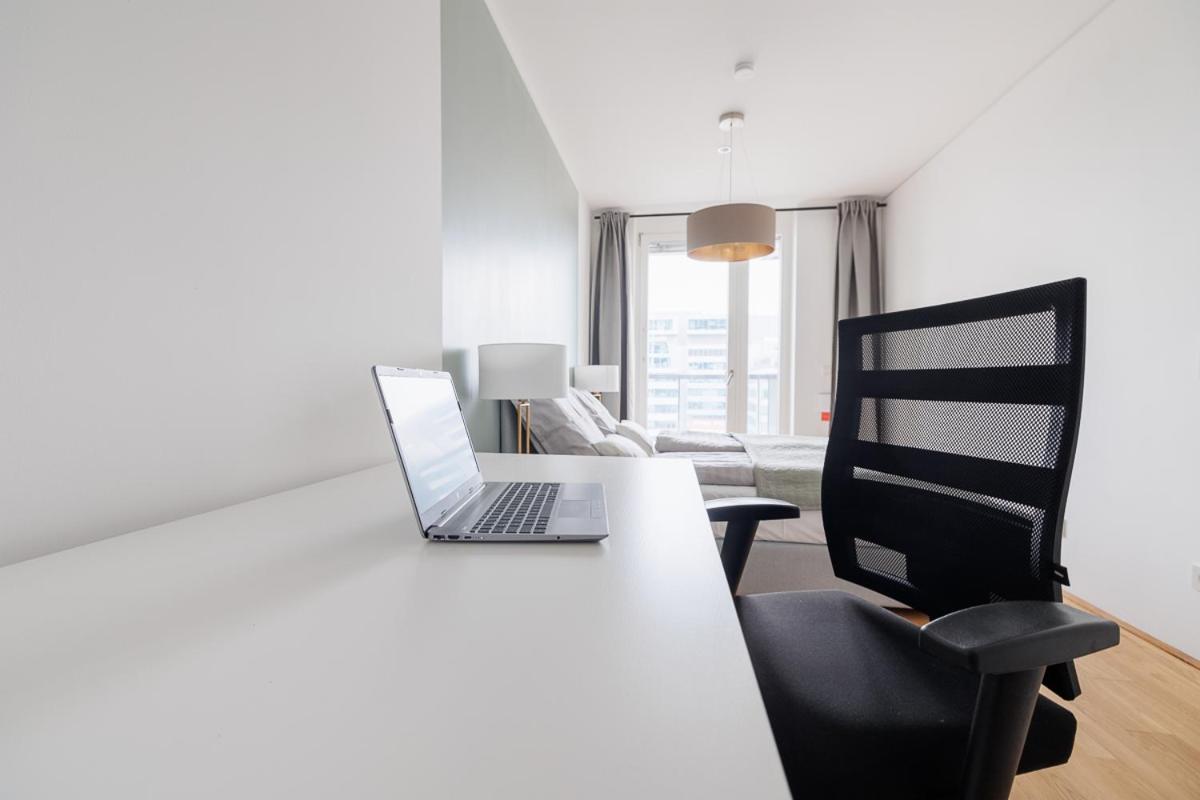 Lovely Apartment In Marina Tower - 10Min To City Center Wina Bagian luar foto