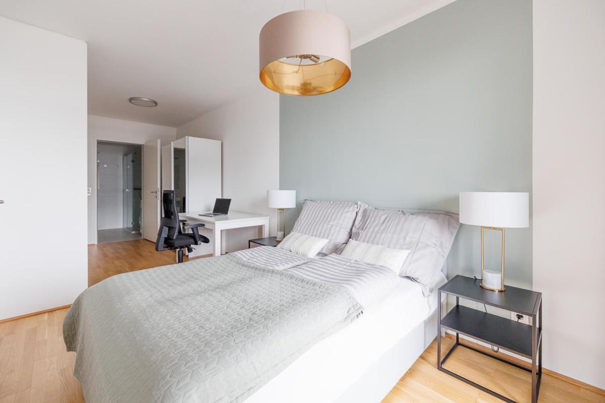 Lovely Apartment In Marina Tower - 10Min To City Center Wina Bagian luar foto