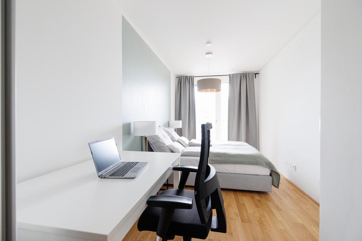 Lovely Apartment In Marina Tower - 10Min To City Center Wina Bagian luar foto